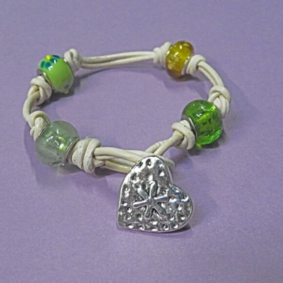Silver metal Button heart, green lampwork beads on Cream leather bracelet! - Picture 2 of 2